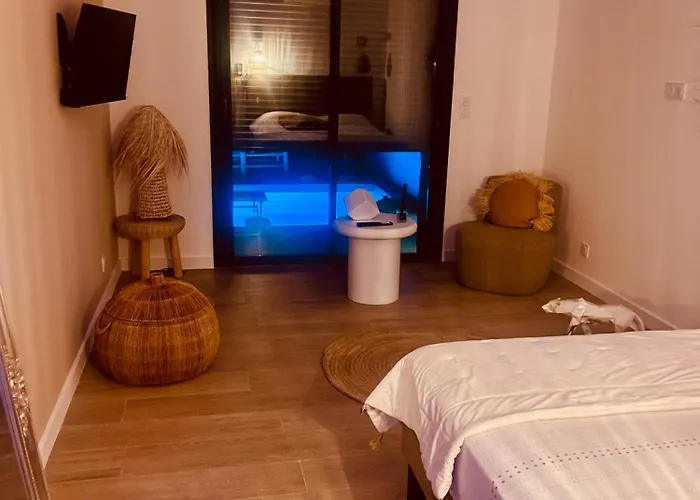 Casa Damicella Bord De Avec Piscine 빌라
