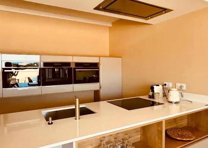 Casa Damicella Bord De Avec Piscine 빌라 *